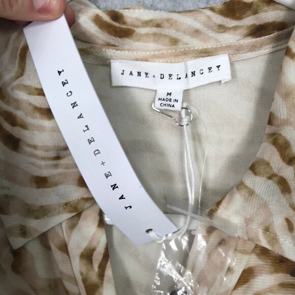 Jane Delancey Shirt Women Medium Blouse Sleeveless Button Animal Mob Wife Ruched - Picture 6 of 9